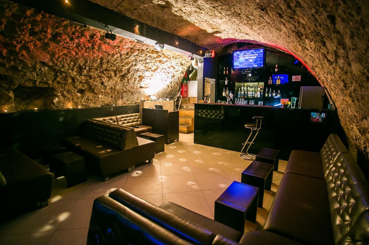 Let'S Rock Party Hostel! Age Limit From 18 Until 40! Cracóvia Exterior foto